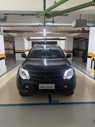 MITSUBISHI L200 TRITON 2.4 16V TURBO DIESEL SPORT HPE-S CD 4P 4X4 AUTOMÁTICO MITSUBISHI L200 TRITON 2.4 16V TURBO DIESEL SPORT HPE-S CD 4P 4X4 AUTOMÁTICO